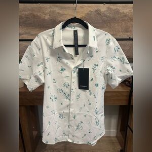 NWT lululemon athletica White and Green Leaf Print Button Up Shirt